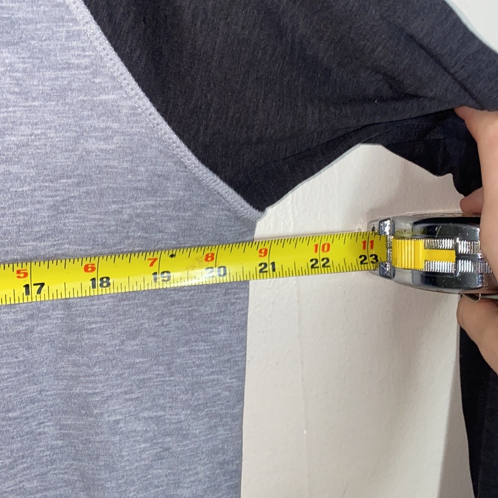🎈Light & dark grey pullover! - Picture 5 of 7